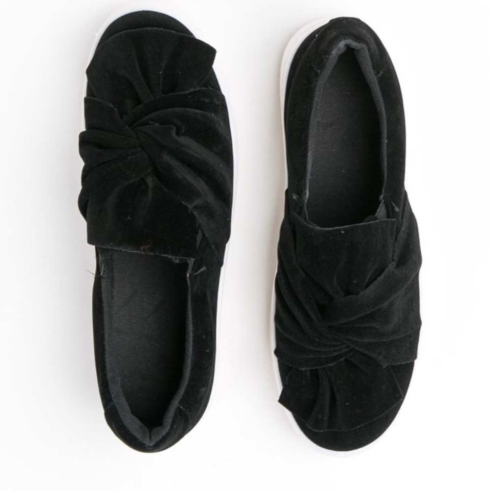 Black Suede Snickers NWB ❤️❤️